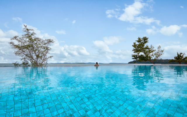 Independence Hotel by Dara