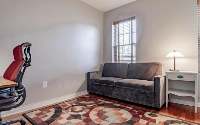 Family-friendly Home for travelers Near subway