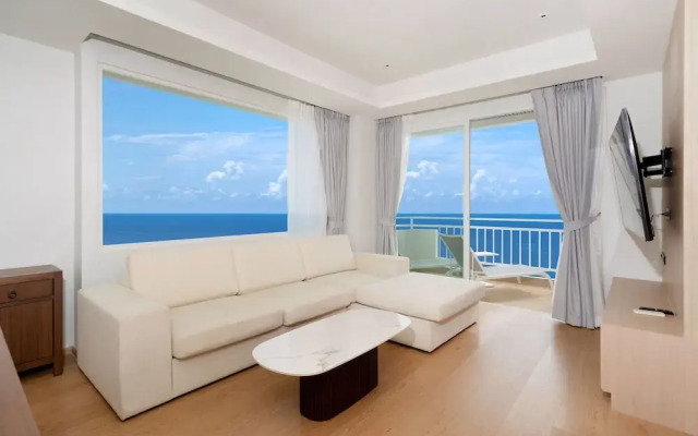 Sea View Chic Design 2BR Karon Condo 16C
