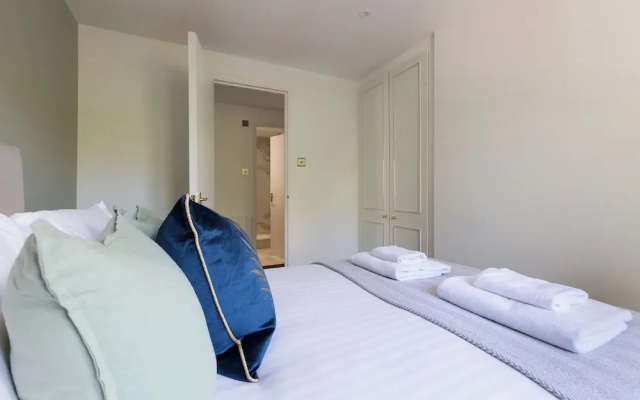Chelsea Harbour Luxury Apartment