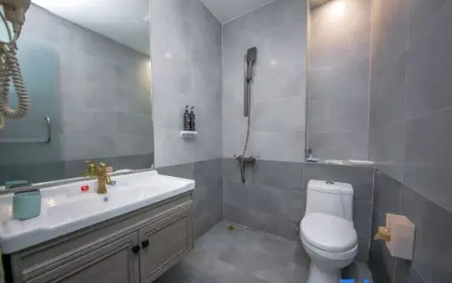 Lequ Zhixuan Hotel (Guanghan Night Market North Railway Station)
