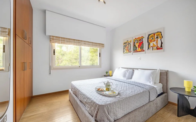 Lena Court - Spacious 3bdr, City Views