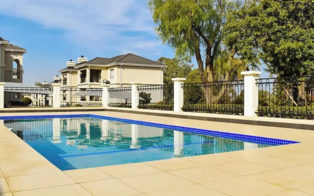 3-bedroom Luxury Apartment