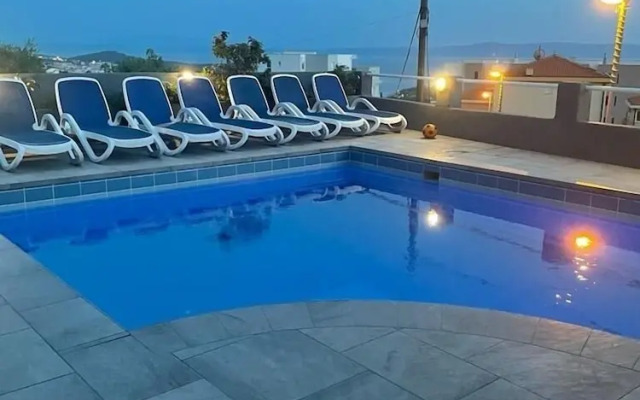 Sandra - With Pool - H