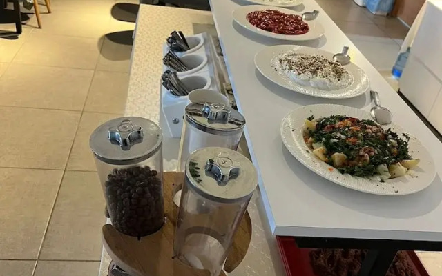 Rena Grand Residence & Suite