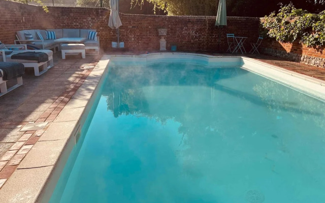 Stunning 6-bed Country House With Heated Pool
