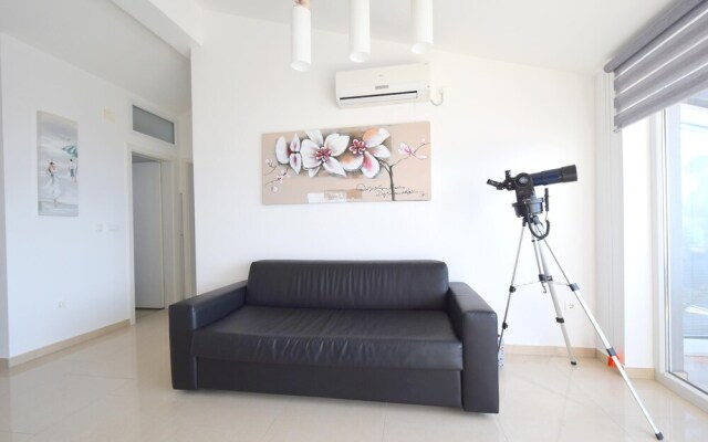 Apartment Roberto with Sea View
