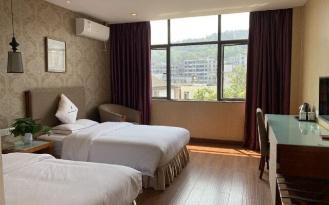 逸居酒店(遵义会址沃尔玛店)