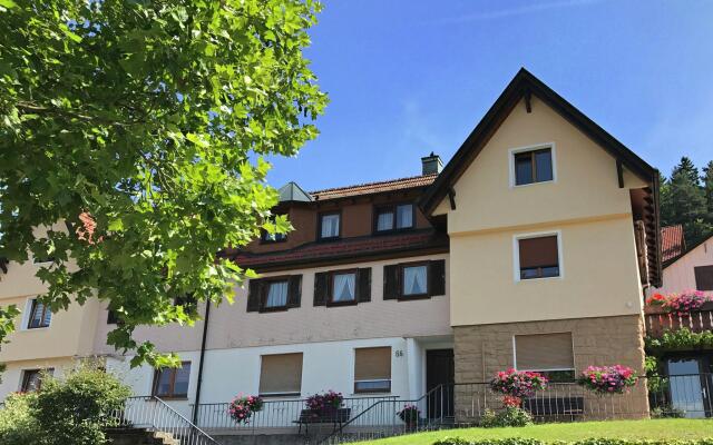 Cosy Apartment with Terrace, Garden, BBQ, Deckchair, Heating