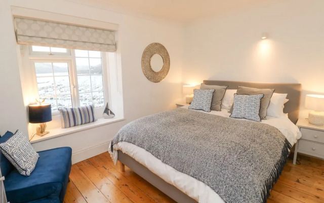 6 Hillside Terrace