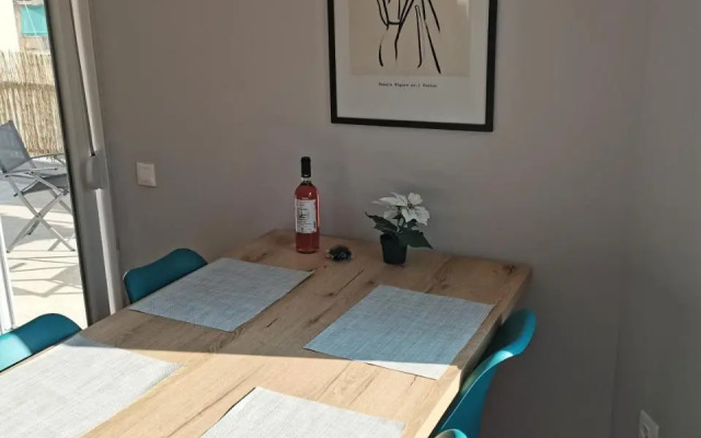 Penthouse spacious w super wifi & terrace, 2 min from metro