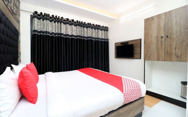 OYO 27972 Hotel Pakeeza