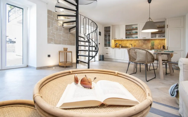 Charming 3-bed House in Tribunj