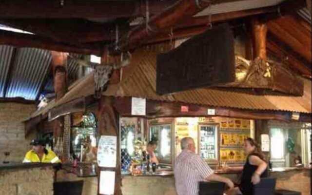 Lazy Lizard Tavern and Caravan Park Cabins