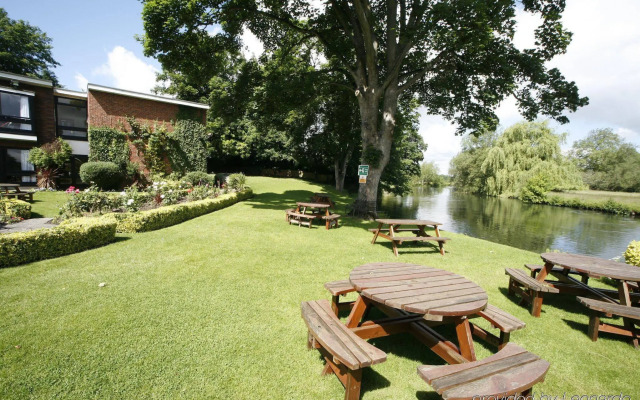 Legacy Rose and Crown Hotel