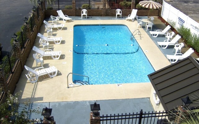 Travelers Inn & Suites