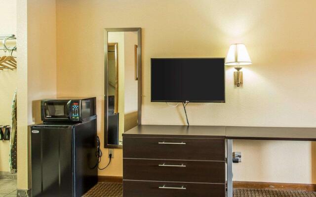 Econo Lodge North