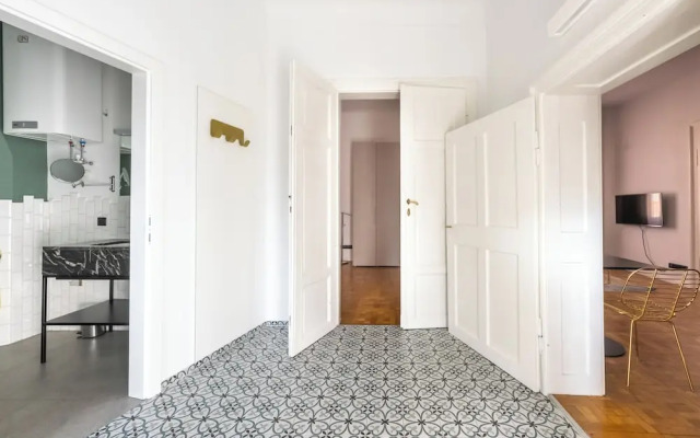 Roksoxhome Designer Boutique Apartment