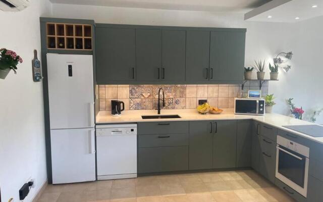 Spacious 3 bedroom villa with pool