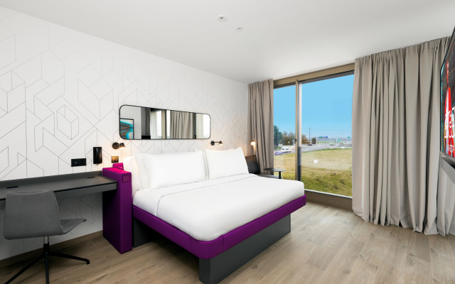 YOTEL Geneva Lake