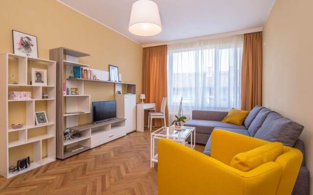 FM Deluxe 2-BDR Apartment - Sunshine