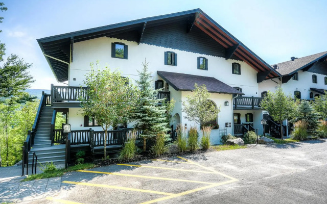 Stunning Condo - View on Lake Tremblant & Mountain