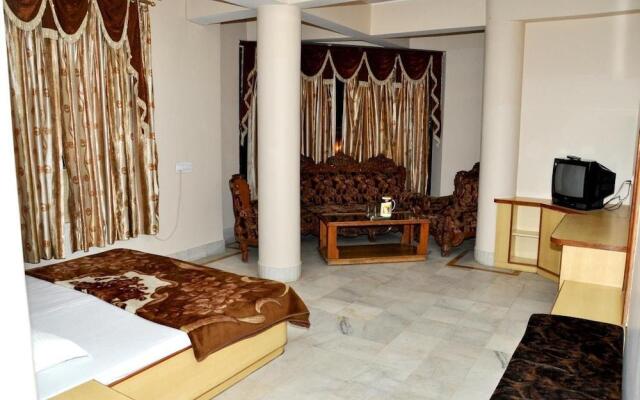 Hotel Kirti Plaza
