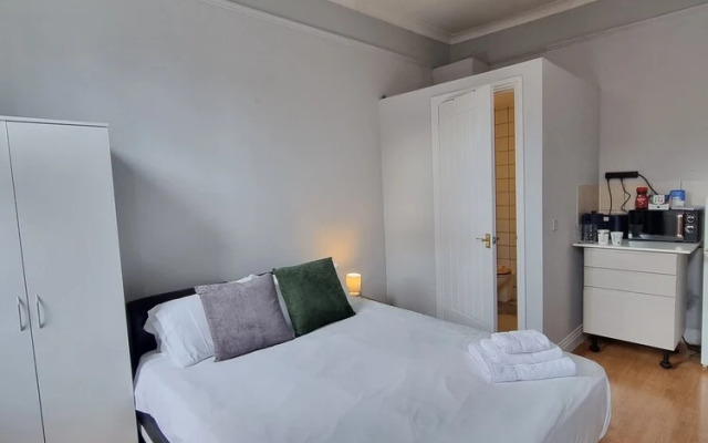 Charming City Studio Room in Near Central London