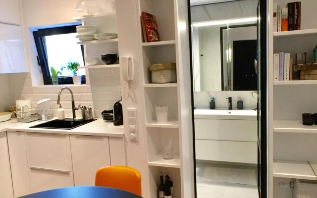 Vibrant Urban Chic Apartment