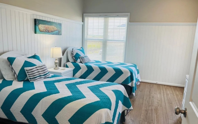 Avalon East- 5 Bedroom Home by RedAwning