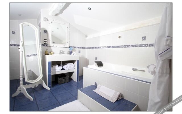 Villa Aimee Luxury Apartments With Heated Pool