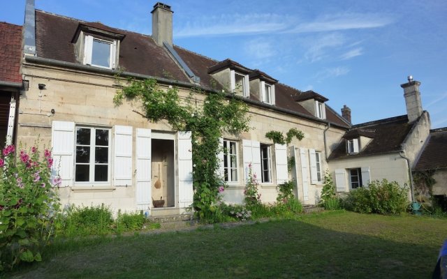 Modern Mansion in Machemont with Private Garden