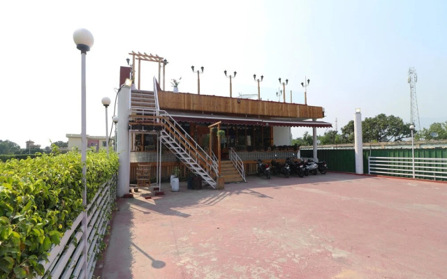 Oyo 14802 Hotel Virus Bistro