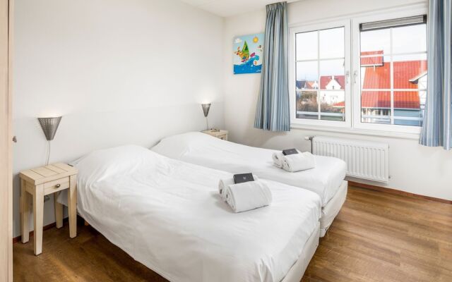 Spacious detached villa with washing machine, beach at 400m.