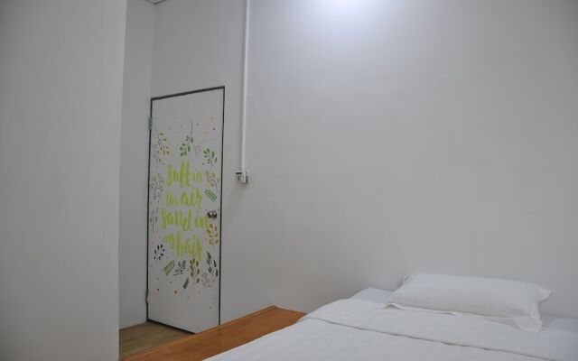 Happy Hostel