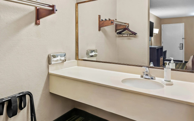 Super 8 by Wyndham Columbia SC / Ft. Jackson