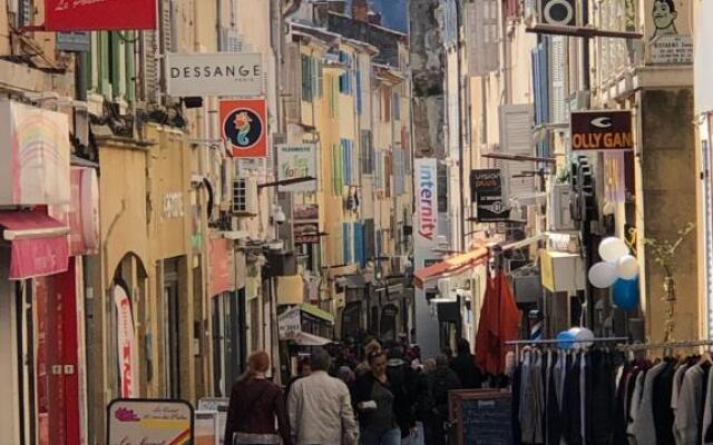T2 Bonaparte plein centre La Ciotat climatisé