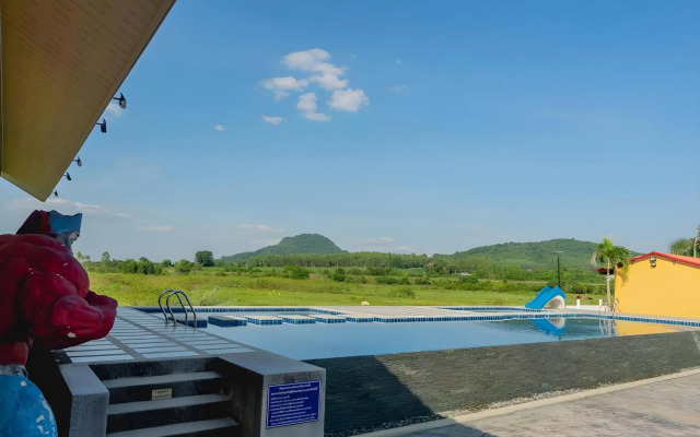 Apinya Resort Bangsarey