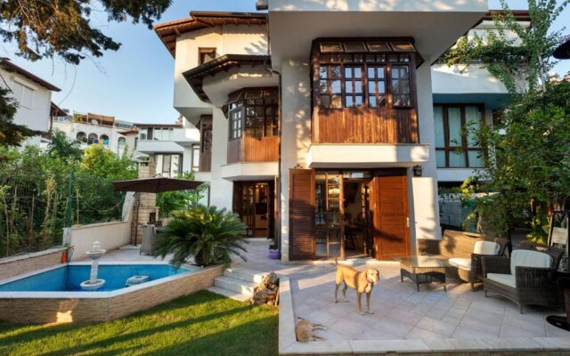House Close to Beach With Shared Pool in Antalya