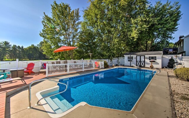 Spacious Palmyra Home w/ Fire Pit & Deck!