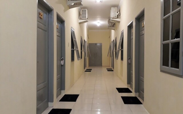 OYO Living 1332 Almonsari Residence