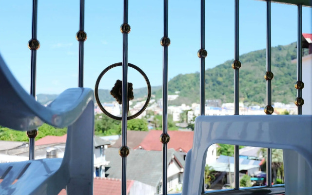 Patong Eyes Hotel