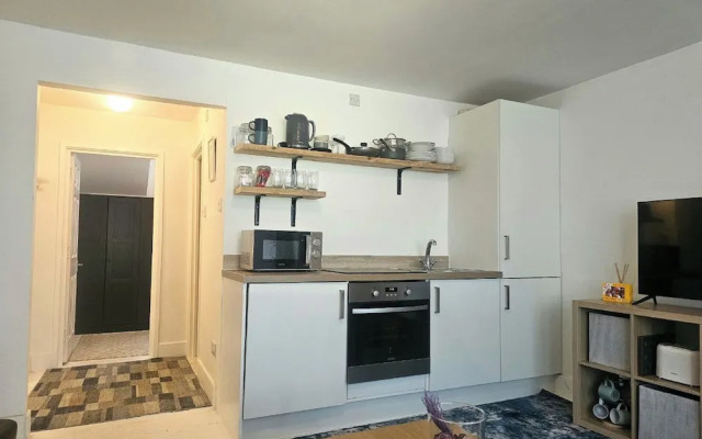 Seaside Haven Coastal Comfort 200m from the Beach