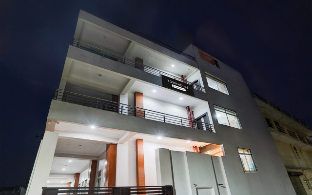 Super Townhouse Faizabad Road Opp BBD University