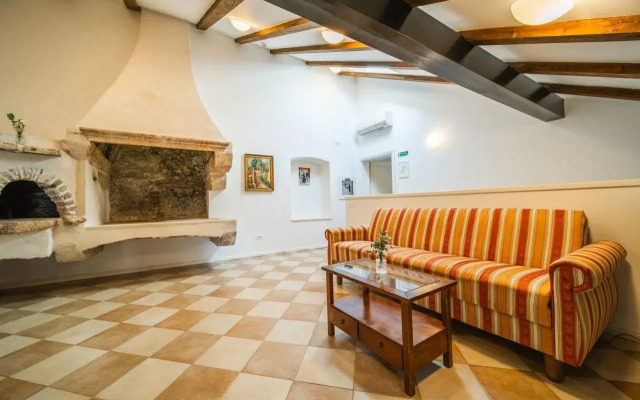 SUNce Palace Apartments with free offsite parking