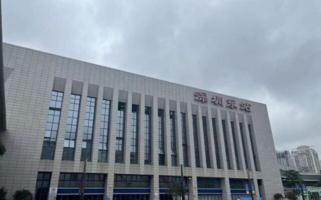 Home Inn (Shenzhen East Railway Station Buji Street)