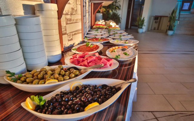 Artefes Hotel Old City
