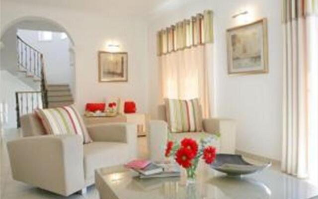Quinta da Encosta Velha Golf & Leisure Village