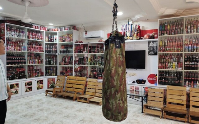 OYO HOME 90764 Coke Guest House