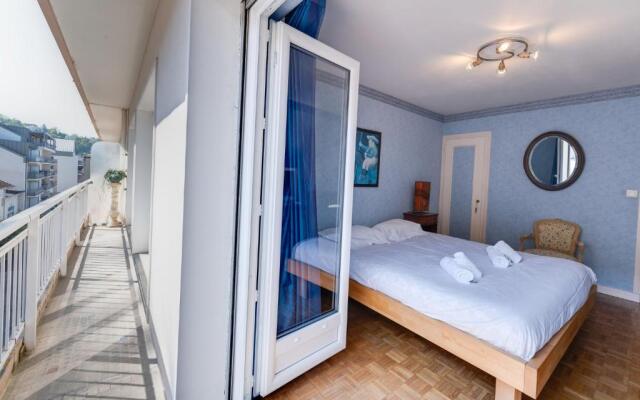 85 m2, calme , parking, centre ville